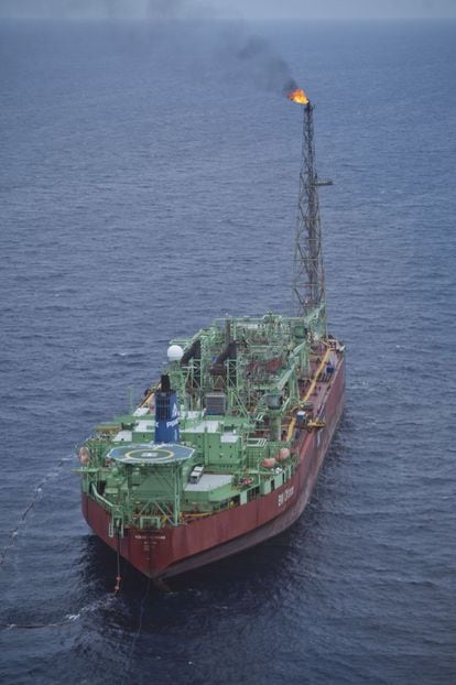 El buque Yúum K’ak’ Náab, El Señor del Mar, tiene capacidad para mezclar 2,2 millones de barriles de petróleo.