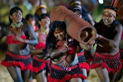 Mujeres indígenas en la ceremonia de inauguración de los primeros Juegos Mundiales de los Pueblos Indígenas en Palmas el pasado 23 de octubre.