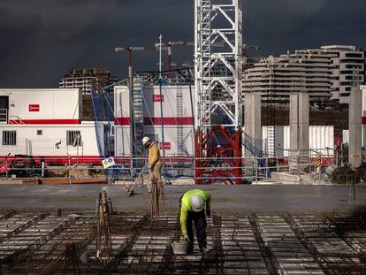 En España es habitual que la construcción se desvíe sobre el presupuesto inicial.