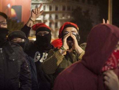 Manifestants constitucionalistes dilluns a Barcelona.