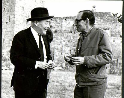 Josep Pla y Miguel Delibes en Palafrugell, en 1969.