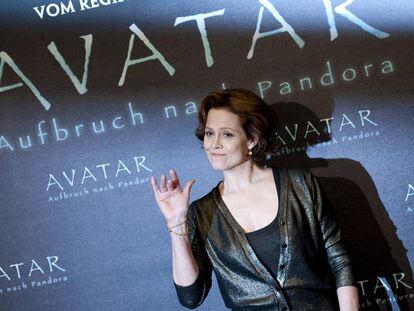 Sigourney Weaver ha asistido junto a la actriz Zoe Saldana y el director James Cameron al pase en Berlín de su última película <i>Avatar</i>. La cinta se estrenará en los cines alemanes el 17 de diciembre.