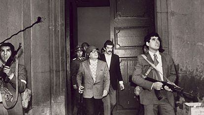 Las bombas del Ejército golpista caen sobre el Palacio de la Moneda, en Santiago de Chile, el 11 de septiembre de 1973.