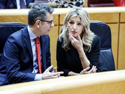 El ministro de Justicia, Félix Bolaños, y la vicepresidenta segunda y ministra de Trabajo, Yolanda Díaz, en enero en el Senado.