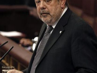 Pedro Mar&iacute;a Azpiazu (PNV) durante el debate hoy del Proyecto de ley de los Presupuestos para 2012 en el pleno del Congreso.