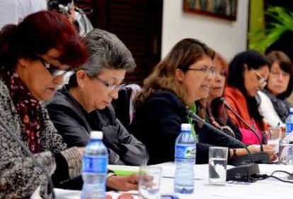 Mujeres presentes en la mesa de negociación de paz con las FARC en La Habana, Cuba.
