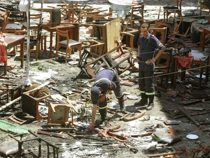 Destrozos causados por un ataque suicida a la Casa de Espa&ntilde;a en Casablanca en 2003.