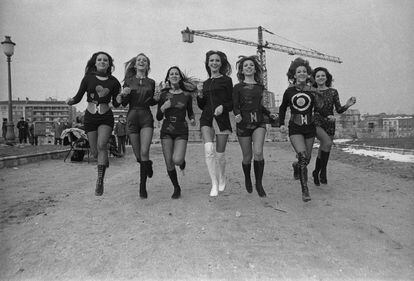 'The new witches', a photograph of Biarnés published in 'Pueblo' in 1971.