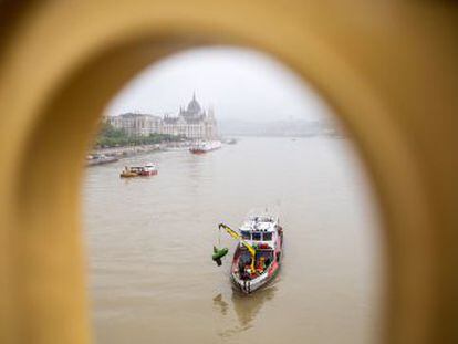 Los pasajeros, todos surcoreanos, recorrían el río Danubio a su paso por la capital húngara. El accidente se produjo la noche de este miércoles por la colisión con otra embarcación de crucero