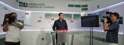 El vicesecretario general del PSOE andaluz, Mario Jim&eacute;nez, ayer en Sevilla.