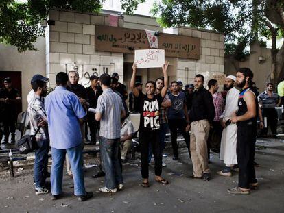 Protestas frente a la embajada de EE UU en el centro de El Cairo por la pel&iacute;cula &#039;Inocencia de los musulmanes&#039;.