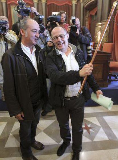 El alcalde de San Sebastián, Juan Karlos Izagirre (dcha), de Bildu, junto a Martín Garitano