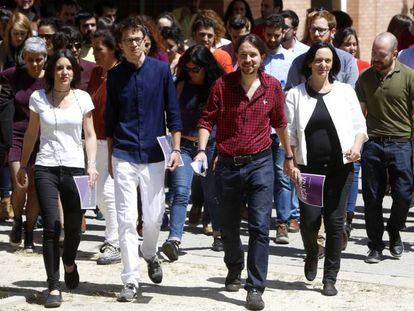 Representantes de Podemos presentando la campa&ntilde;a el jueves pasado.