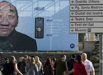 Un cartel de telefonía móvil en la feria 3GSM en Barcelona.