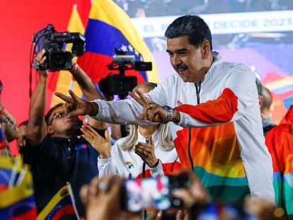 Nicolás Maduro festeja los resultados del referéndum en Caracas.