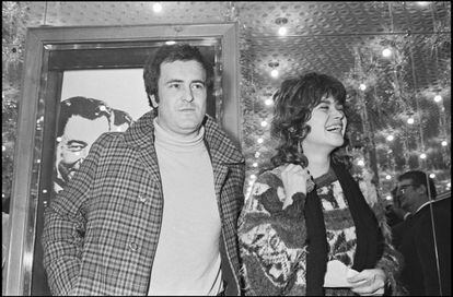 Bernardo Bertolucci y Maria Schneider en el estreno de 'Último tango en París', en 1972 en París.