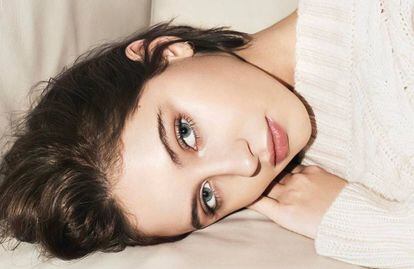 Iris Law, hija del actor Jude Law y Sadie Frost, como imagen de la l&iacute;nea de cosm&eacute;ticos de Burberry. 