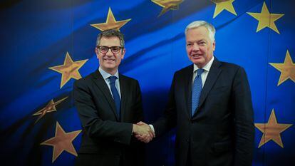 El ministro de Presidencia y Justicia, Félix Bolaños (izquierda), con el comisario europeo de Justicia, Didier Reynders, este jueves en Bruselas.