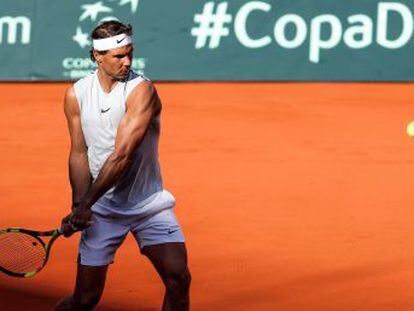 Tras otro duro golpe anímico y más de dos meses sin competir, el número uno reaparece con la Copa Davis como lanzadera. “Esta vez hemos ido con más cuidado,” previene el técnico Roig