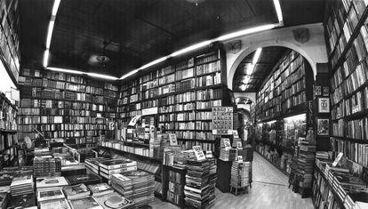 Interior de la llibreria Canuda.