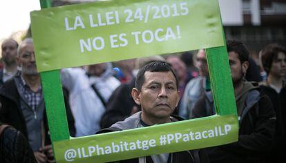 Protestas en contra del recurso del PP a la ley antidesahucios y contra la pobreza energ&eacute;tica