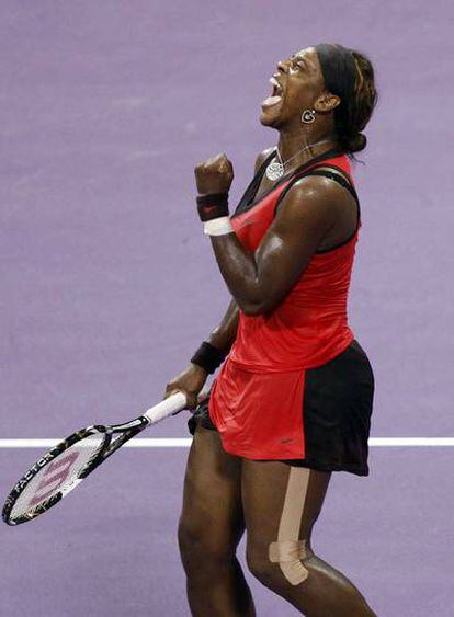 Serena Williams, celebrando un punto en su primer partido.