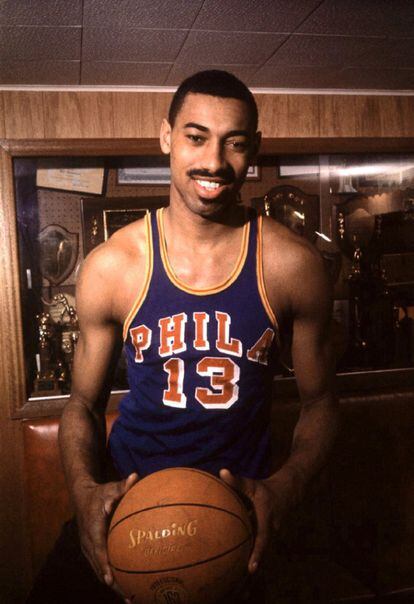 Chamberlain, con la camiseta de los 76ers.