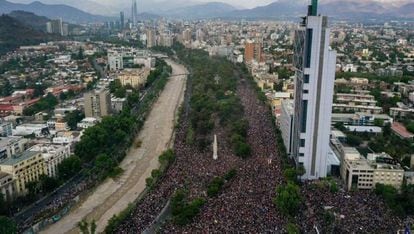 Manifestación en la capital chilena para demandar igualdad desde todos los frentes. 