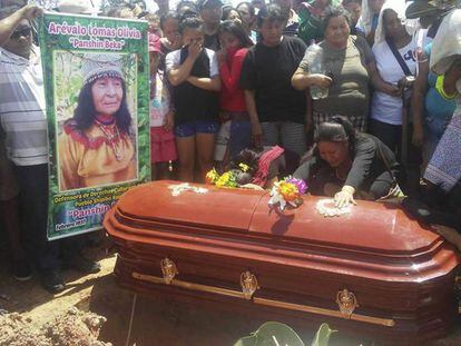 El funeral de  la chamán Olivia Arevalo.
