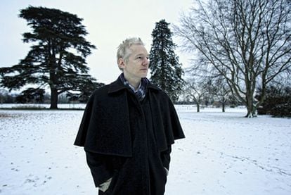 Julian Assange en la finca de Bungay (Norfolk, Reino Unido), en diciembre de 2010.