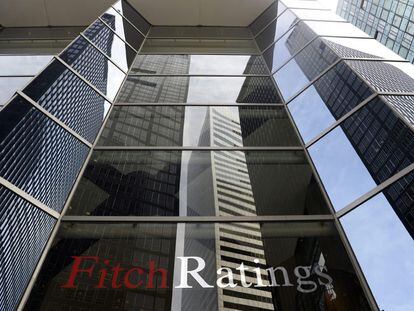 Fitch mantiene la nota de España pero alerta sobre la “incertidumbre”