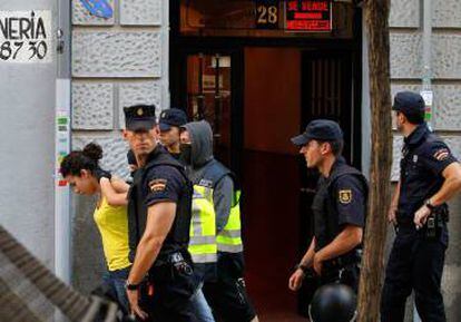 Momento en que la policía detuvo, en 2012, a los presuntos saboteadores del Metro de Madrid por el Tarifazo.