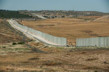 Parte del muro de Cisjordania, aun sin terminar, en la parte de Yata.