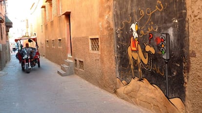 Uno de los grafitis de Jace, en la medina de Marrakech.