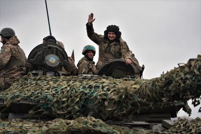 Maniobras de la Tercera Brigada de Tanques del ejército de Ucrania en la región de Járkov el 17 de marzo