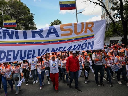 Manifestantes en Caracas exigen a Argentina que libere el avión de Emtrasur retenido en Buenos Aires desde hace dos meses, el pasado 9 de agosto.