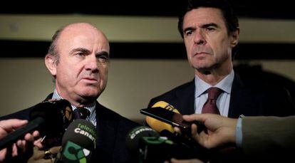 El ministro de Econom&iacute;a, Luis de Guindos, y el ministro de Industria, Jos&eacute; Manuel Soria.
