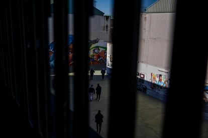 Uno de los patios del centro penitenciario de Navalcarnero.