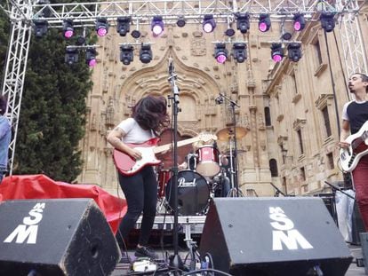 El grupo canario Texxcoco, en el escenario de la Plaza Anaya de Salamanca.