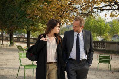 Charlotte Gainsbourg y Benoît Poelvoorde, en '3 corazones'.