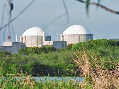 Exterior de la central nuclear de Almaraz.