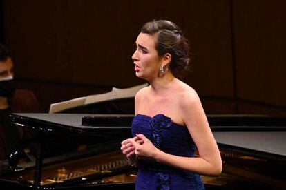 La mezzosoprano Carmen Artaza durant la seva actuació al Tenor Viñas que ha guanyat aquesta edició.
