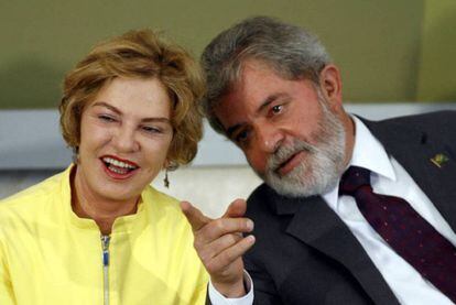 El expresidente de Brasil Lula da Silva con su esposa, Marisa Letícia, en 2007.