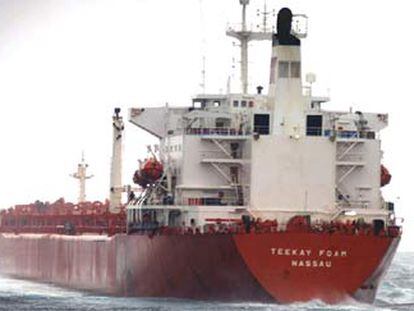 El petrolero Teekay Foam expulsado de aguas españolas