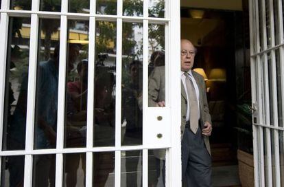 Jordi Pujol sale de su residencia en Barcelona. 