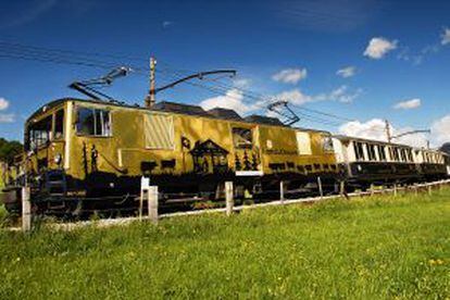 El tren de chocolate circula desde desde Montreux hasta la fábrica de Cailler, en Broc (Suiza).