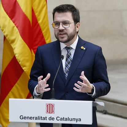 GRAFCAT6230. BARCELONA, 14/04/2022.- El presidente de la Generalitat, Pere Aragonès, durante el acto de conmemoración del Día de la República celebrado en el Palau de la Generalitat, en el que ha animado a la sociedad catalana a "seguir estirando del hilo rojo republicano, porque hoy es la mejor propuesta para hacer avanzar el país, ya lo era hace 91 años y lo es ahora". EFE/Andreu Dalmau