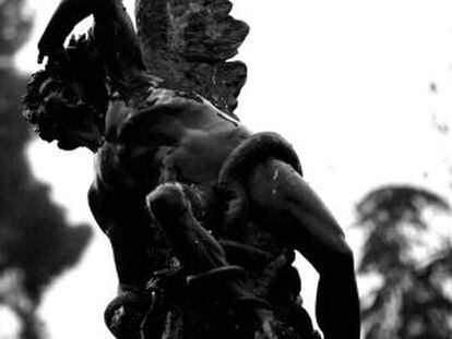 Estatua del Ángel caído en el parque del Retiro.