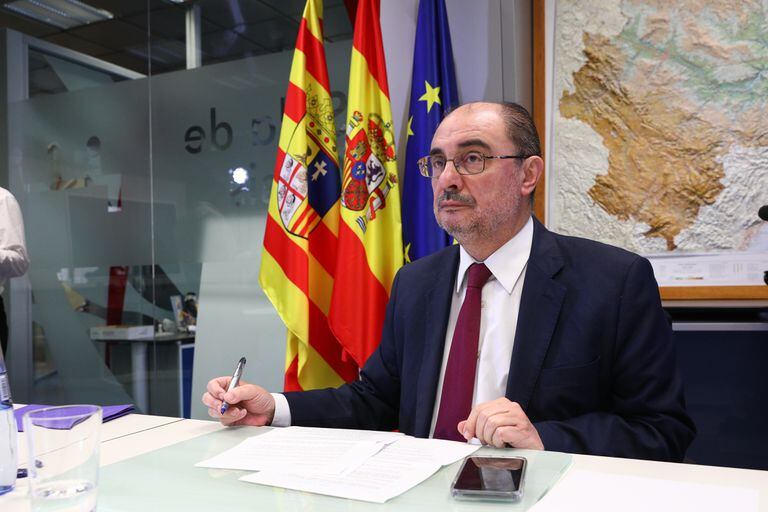 El presidente de Aragón, Javier Lambán, durante la videoconferencia con el resto de presidentes autonómicos el domingo pasado.