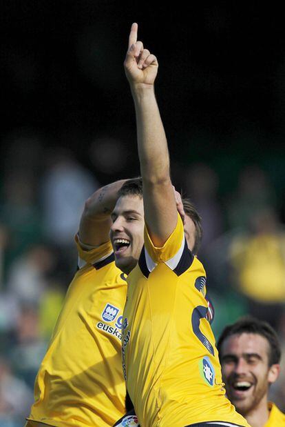 Martínez celebra su gol al Betis.